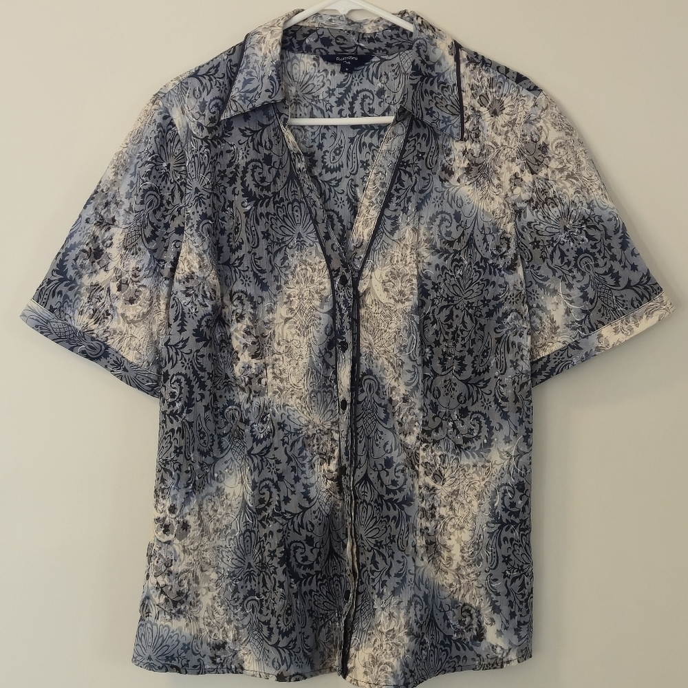 Reitmans Size 16 Blue Damask Print Button Down Shirt Short Sleeve Cotton Blend
